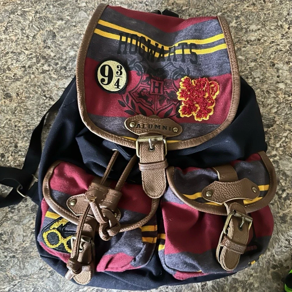 Harry Potter Hogwarts Alumni Backpack Gryffidor Travel School Bag Black Red